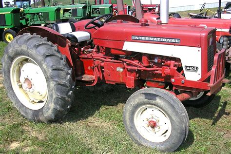 International Harvester / Farmall 424 Parts 